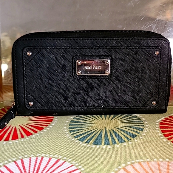 Nine west black wristlet/ wallet - Picture 1 of 1